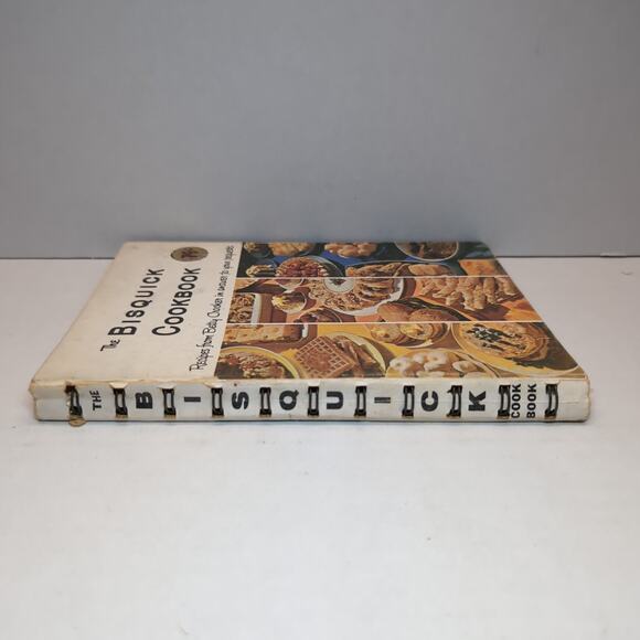 The Bisquick Cookbook 1964 First 1st Edition Betty Crocker Recipes Hardcover - Picture 3 of 10